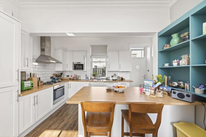 3 bed Semi-Detached for sale Image 6