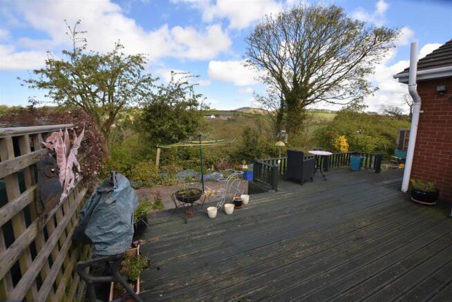 BACK GARDEN PIC 2.JPG