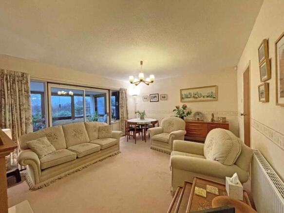 Yeomans Way 18 Lounge Dining Room 1.jpg