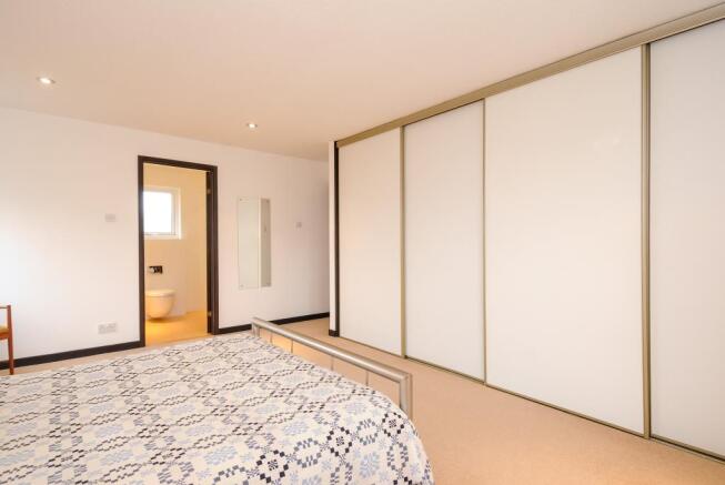 Master En-Suite Bedroom