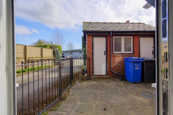 19 School Lane rixton-14.jpg