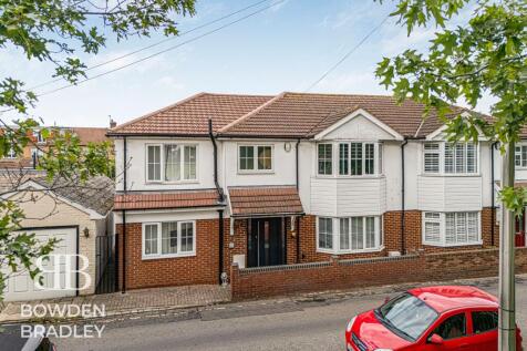 Mossford Green, Barkingside, IG6