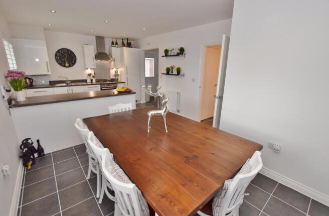 KITCHEN / DINER