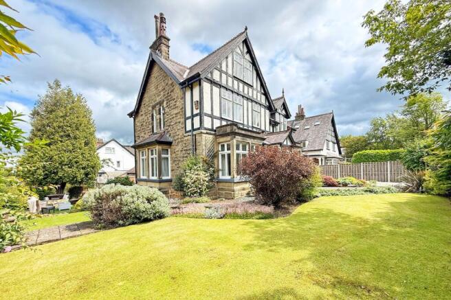 5 bed House for sale Image 9