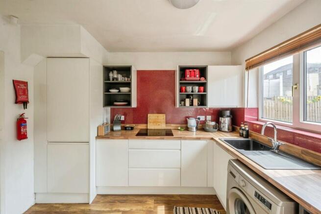 3 bed Semi-Detached for sale Image 7