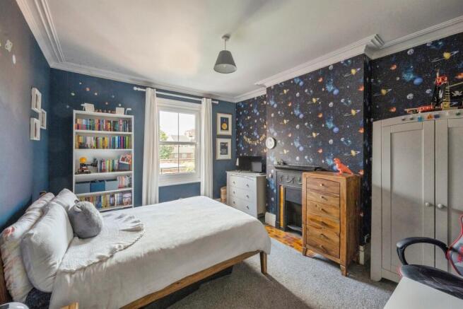 5 bed Semi-Detached for sale Image 12