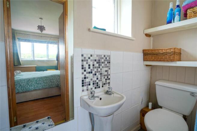 4 bed Detached for sale Image 9