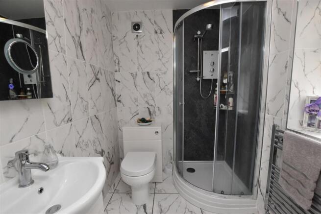 EN SUITE SHOWER ROOM
