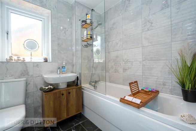 4 bed Detached for sale Image 12