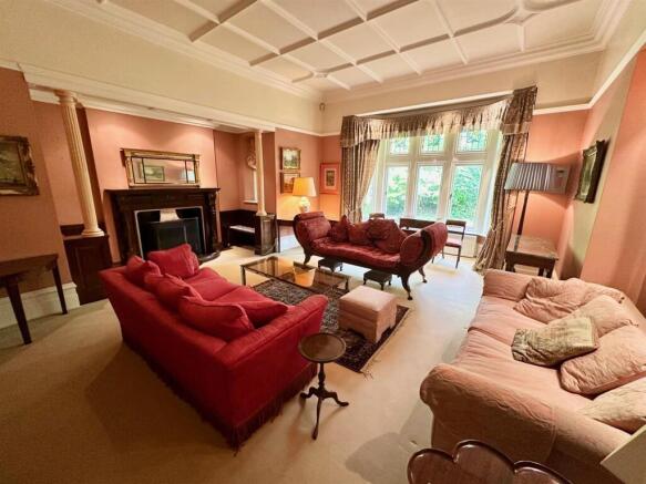 6 bed Detached for sale Image 7