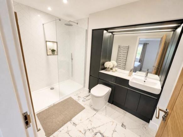 5 bed Detached to rent Image 12