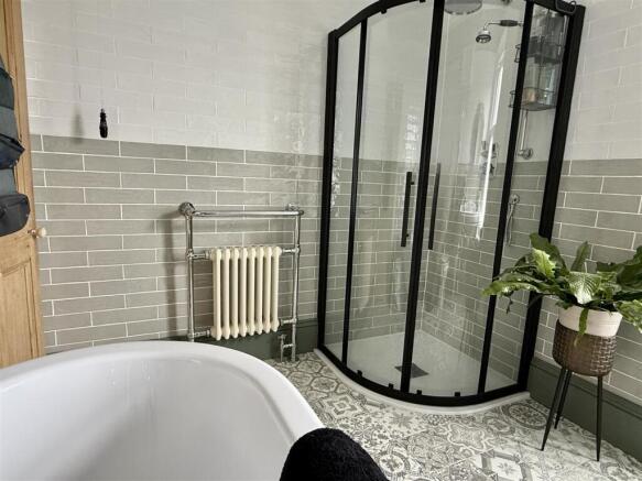 BATHROOM/WC