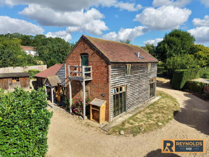 Stunning converted Barn located in Ryarsh, West Malling, ME19 5LW
