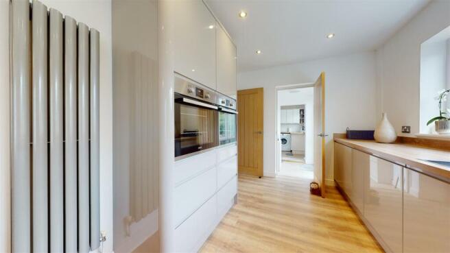 Robinswood-Crescent-09272022_152254.jpg
