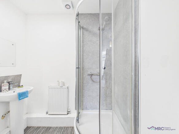 1 bed House Share to rent Image 8