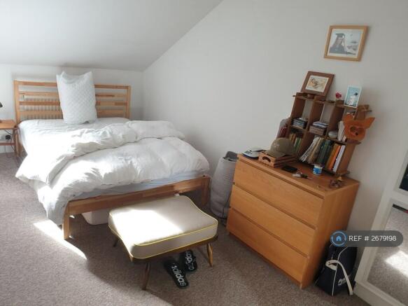Bedroom 15ftx9ft