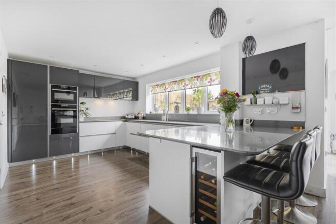 Breakfast Kitchen/ Dining & Garden Room