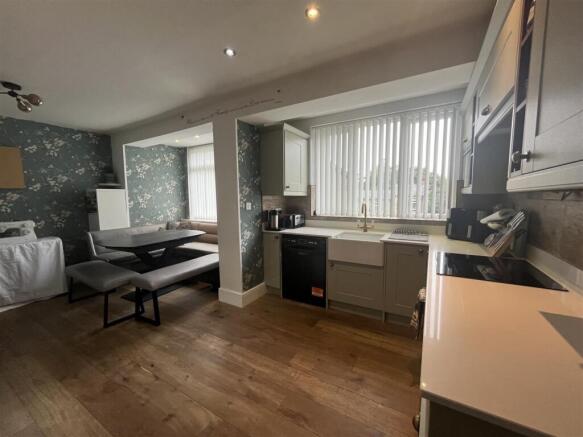 4 bed Semi-Detached for sale Image 8