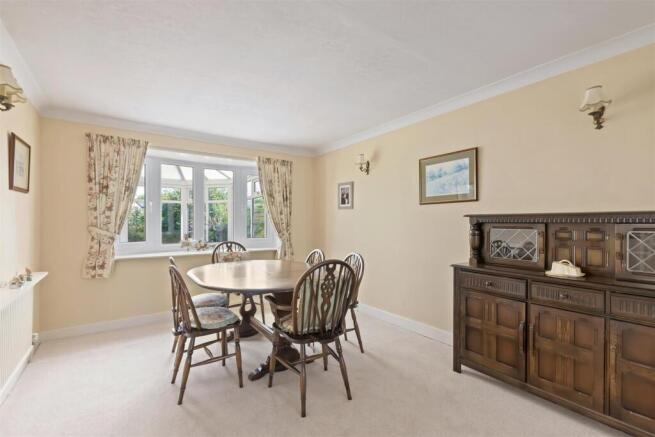 4 bed Semi-Detached for sale Image 4