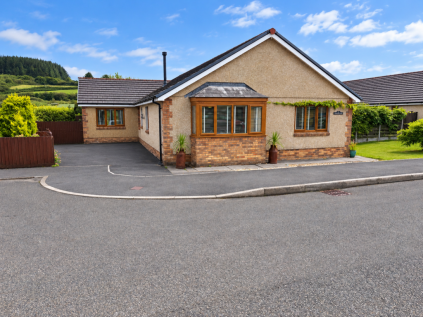 Waungoch, Upper Tumble, Llanelli, SA14 6BX