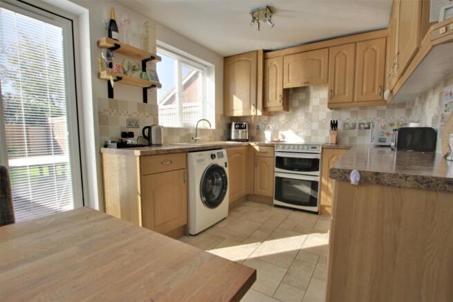 KITCHEN / DINING ROOM