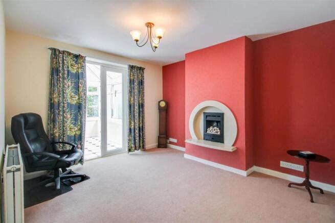 5 bed Semi-Detached for sale Image 5