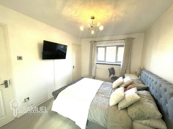 Master bedroom 2.JPG