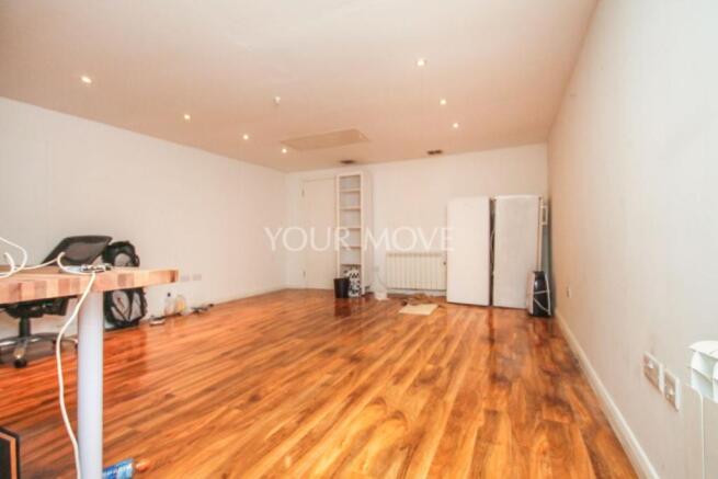 Ootbilding / Garage