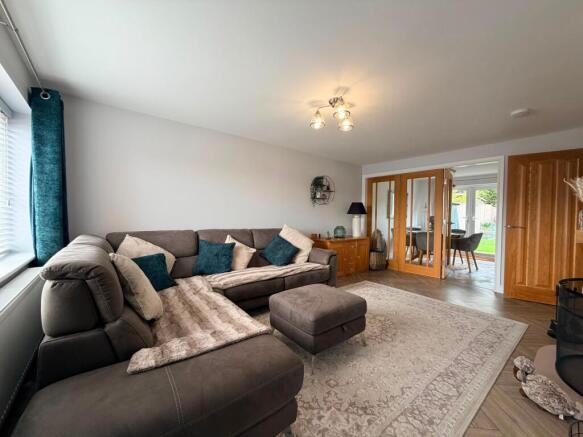 4 bed Semi-Detached for sale Image 5