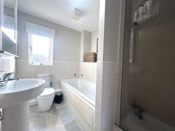 BATHROOM/W.C