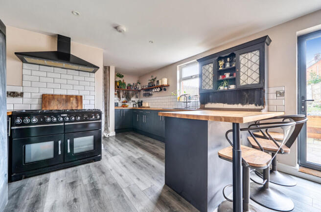 1418404-9-699c52c...