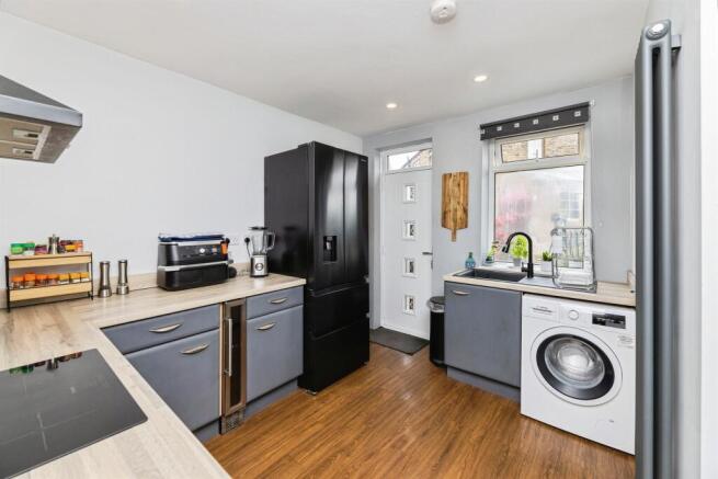 3 bed Terraced for sale Image 4