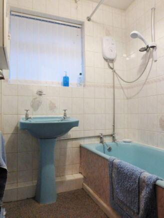 Bathroom (Ground...