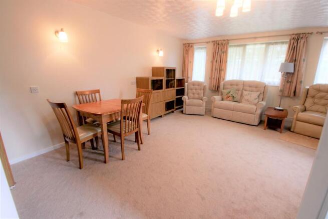 Lounge/dining room