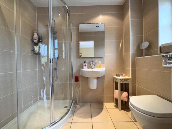 EN SUITE