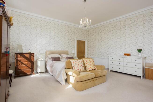 3 bed Flat for sale Image 9