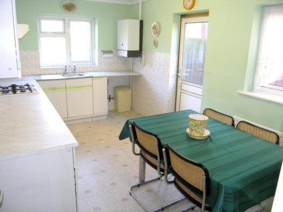 KITCHEN / DINER