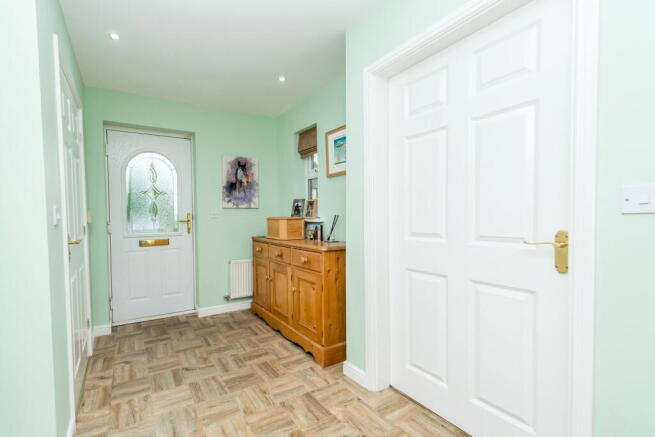 4 bed Detached for sale Image 11