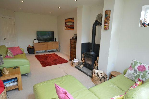 LOUNGE.