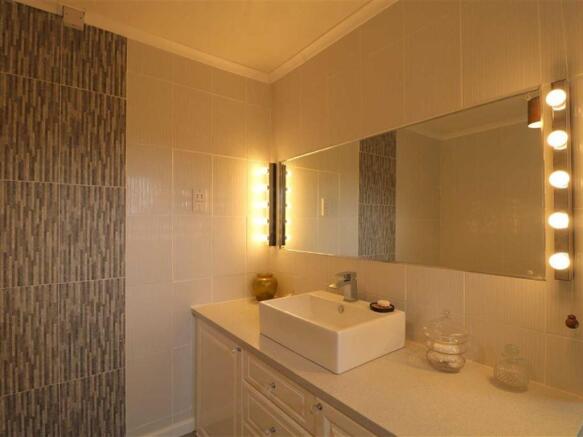 Ensuite.jpg
