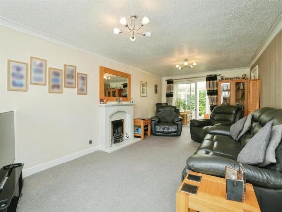 4 bed House for sale Image 7