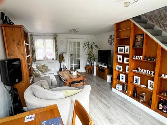 LOUNGE/DINING ROOM