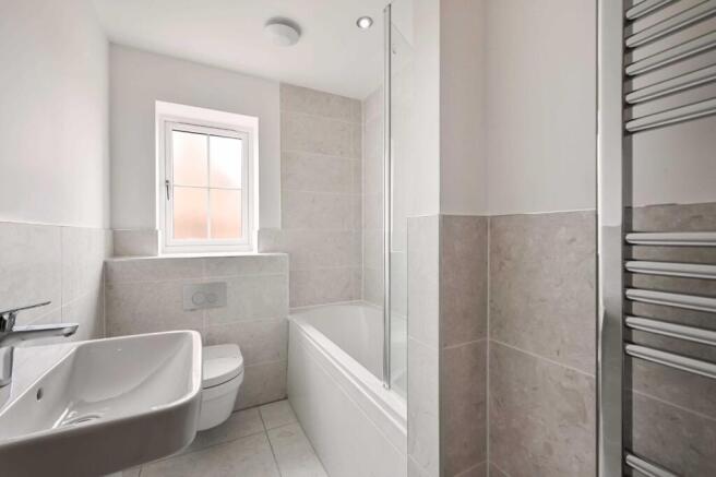 3 bed Semi-Detached to rent Image 9