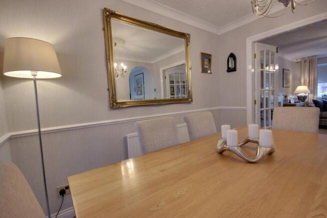 4 bed Detached for sale Image 9