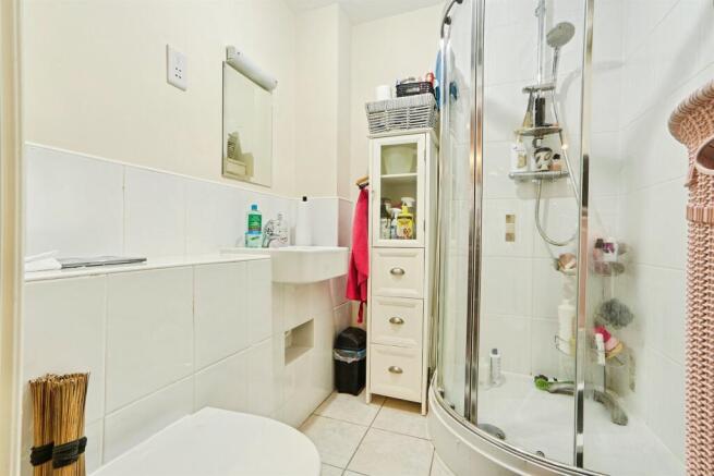 2 bed Apartment for sale Image 6