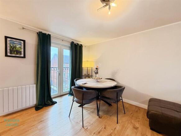 2 bed Apartment for sale Image 6
