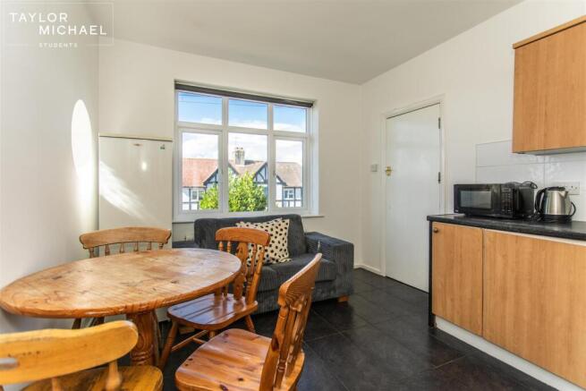 Kitchen / Living Room