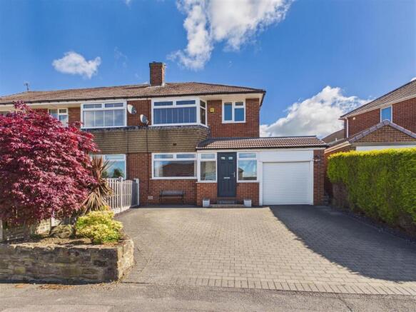 3-bed semi-detached on Salisbury Avenue, Dronfield, £340,000