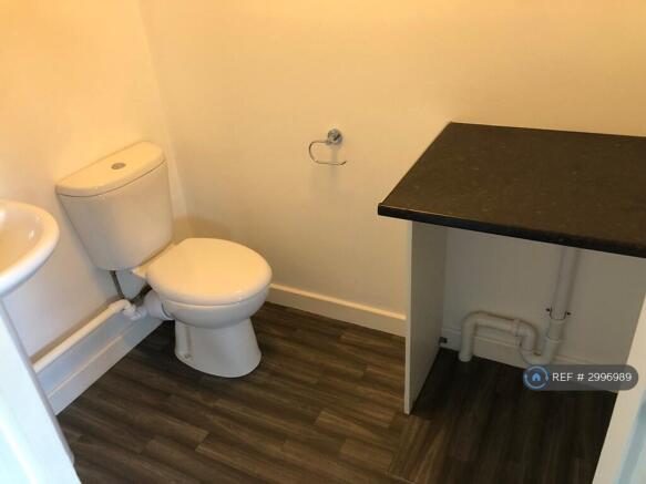 4 bed Terraced to rent Image 6