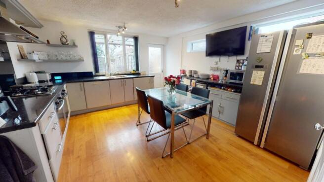KITCHEN/DINING ROOM